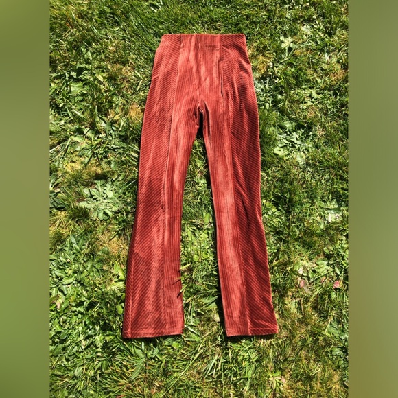 New In Tucker Ribbed Cinnamon Velvet High Waisted Stretch Flare Pants Size Small - Picture 10 of 10